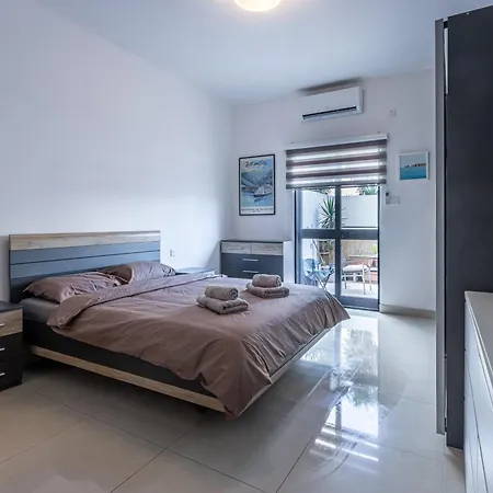 Spacious And Stylish Apartment Saint Julian's Exterior photo